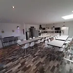 De La Mariee A 7mn Du Puy Du F0u 3* Chambretaud