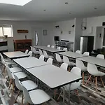 De La Mariee A 7mn Du Puy Du F0u בית הארחה