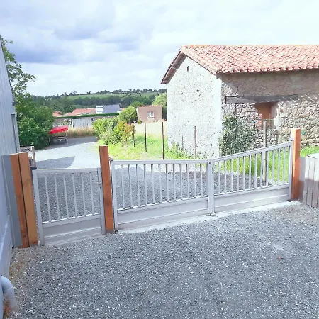 De La Mariee A 7mn Du Puy Du F0u 3*