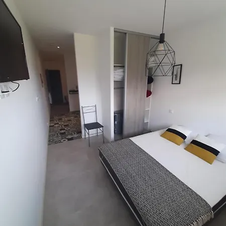 Gæstehus De La Mariee A 7mn Du Puy Du F0u