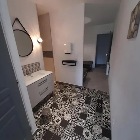 De La Mariee A 7mn Du Puy Du F0u 3*