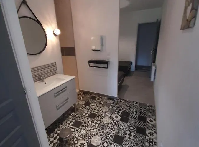 De La Mariee A 7mn Du Puy Du F0u 3*